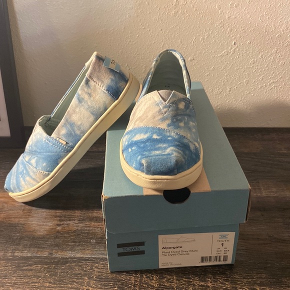 Kids Toms… Tie Dye - Picture 1 of 9
